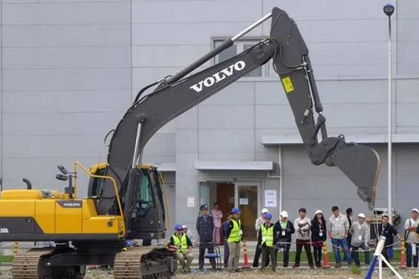 Analiza kode okvare motorja bagra Volvo